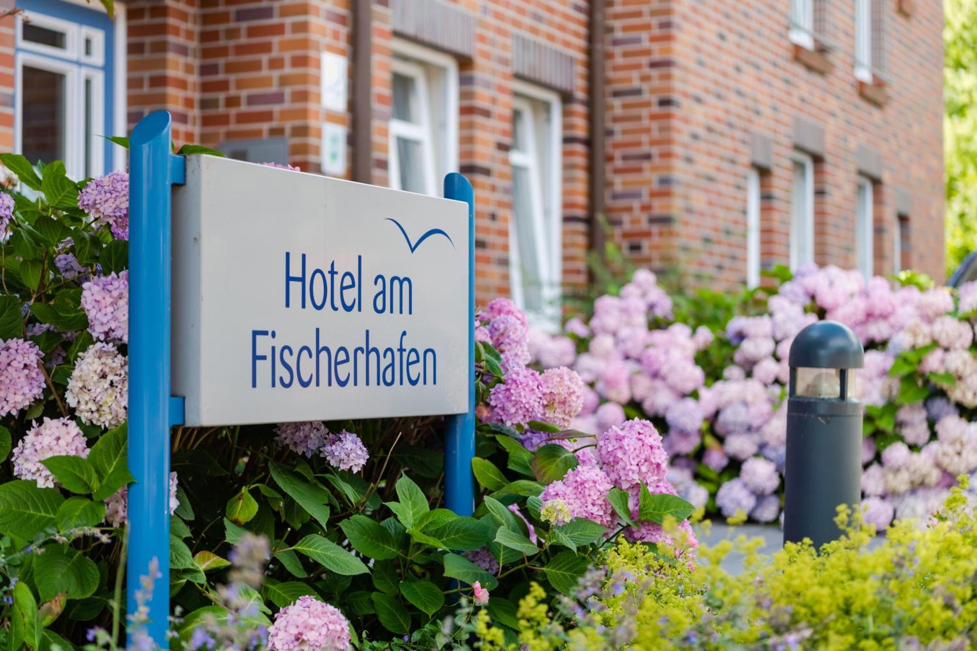 Hotel Am Fischerhafen Ditzum Esterno foto