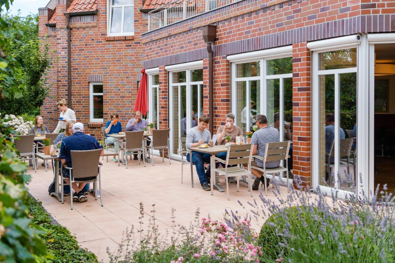 Hotel Am Fischerhafen Ditzum Esterno foto