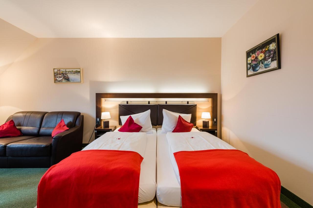 Hotel Am Fischerhafen Ditzum Esterno foto