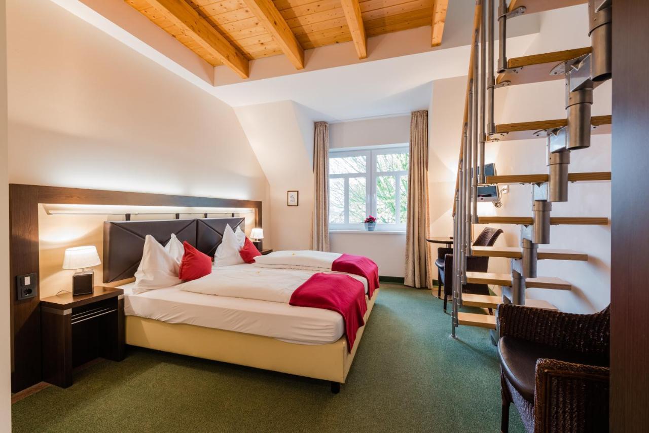 Hotel Am Fischerhafen Ditzum Esterno foto