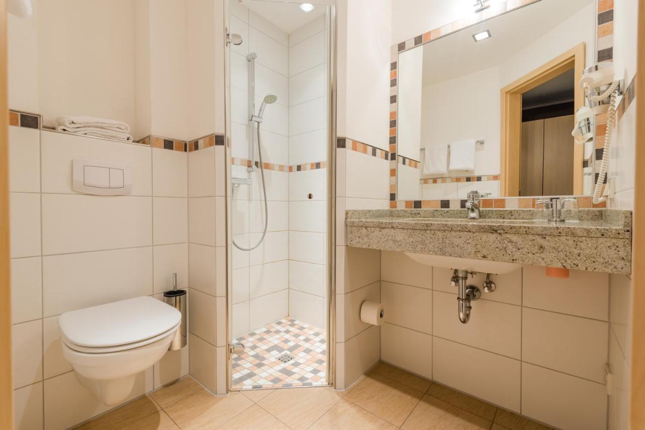 Hotel Am Fischerhafen Ditzum Esterno foto