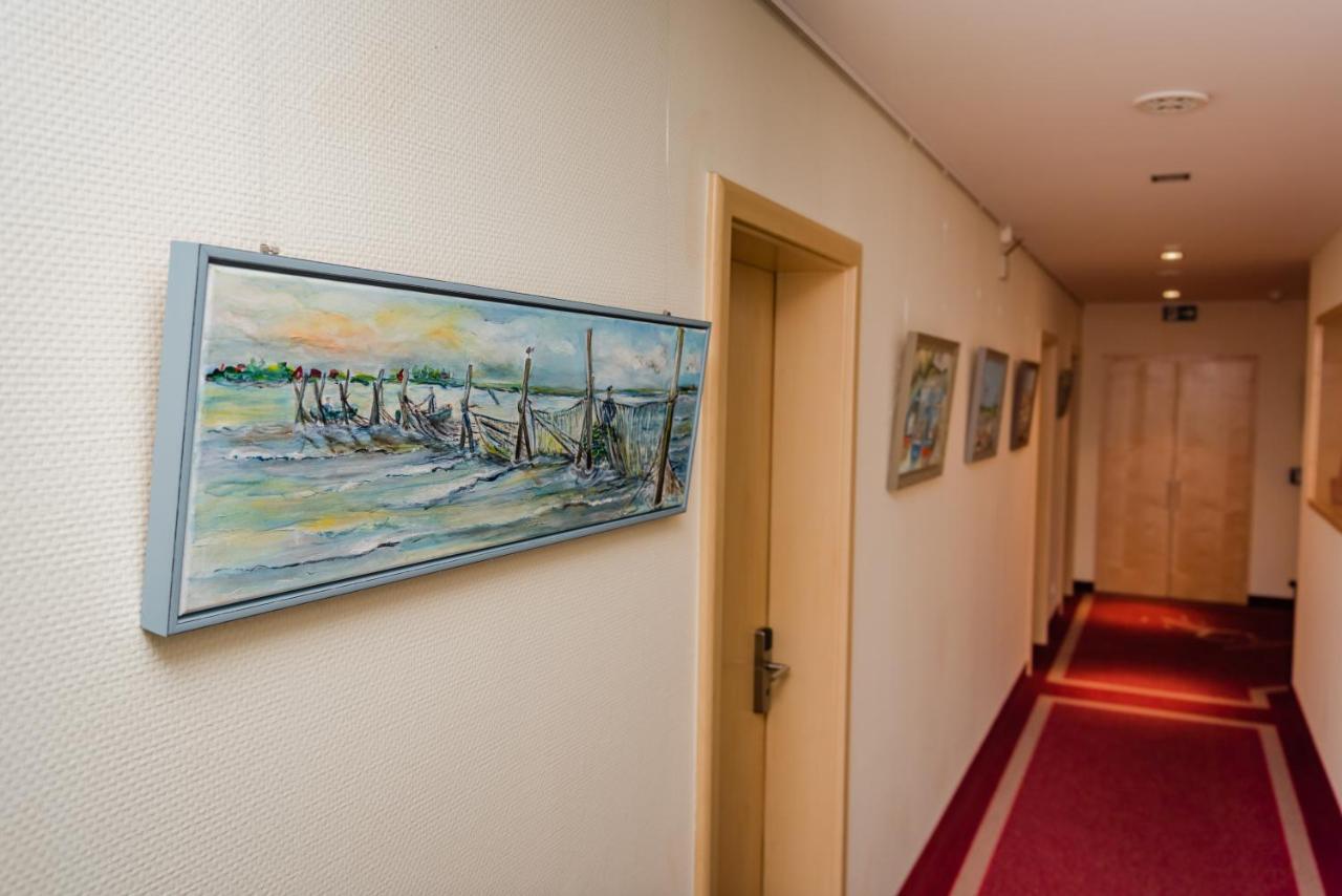 Hotel Am Fischerhafen Ditzum Esterno foto