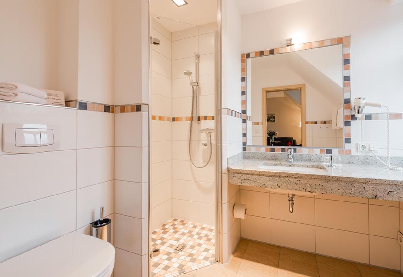 Hotel Am Fischerhafen Ditzum Esterno foto