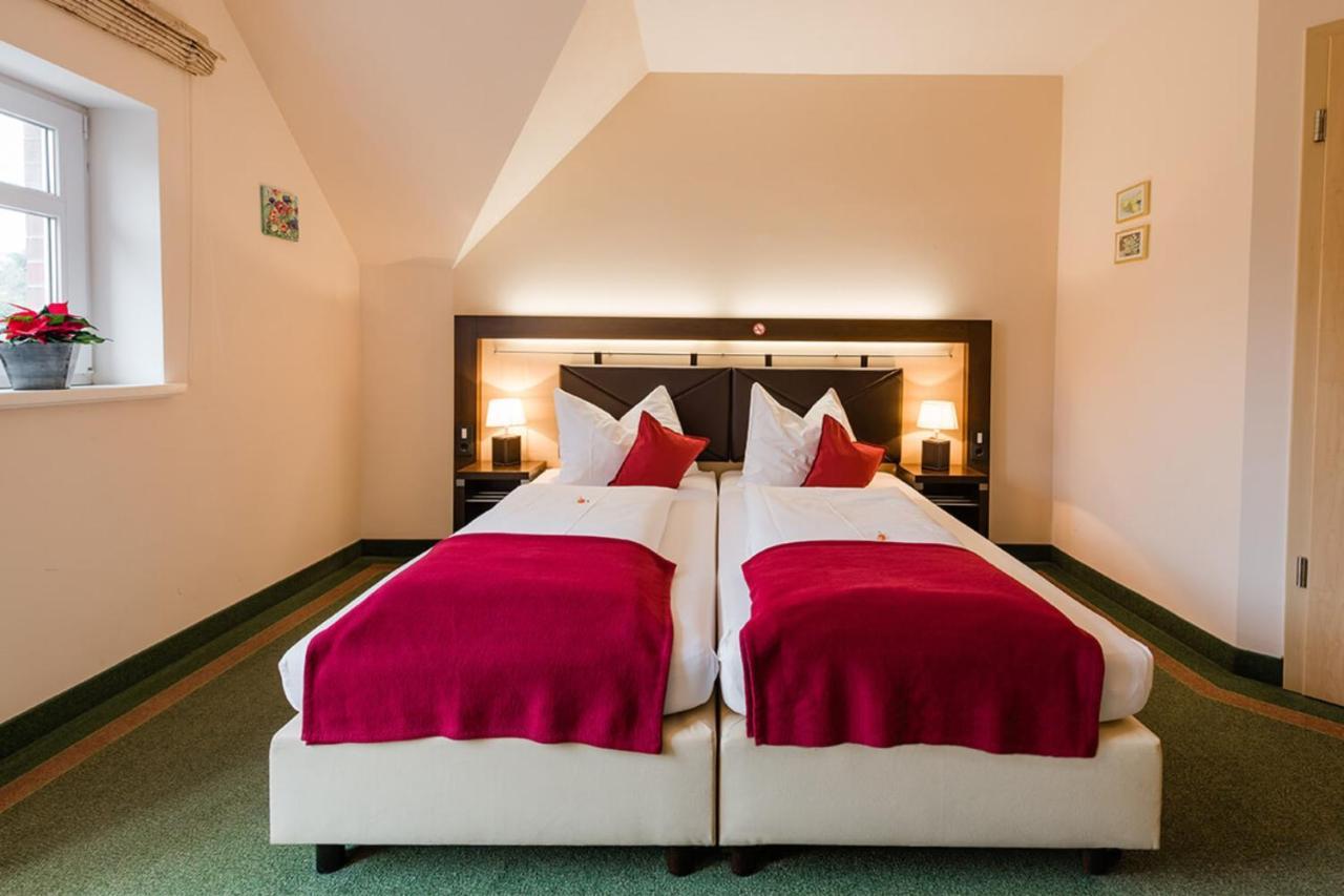 Hotel Am Fischerhafen Ditzum Esterno foto
